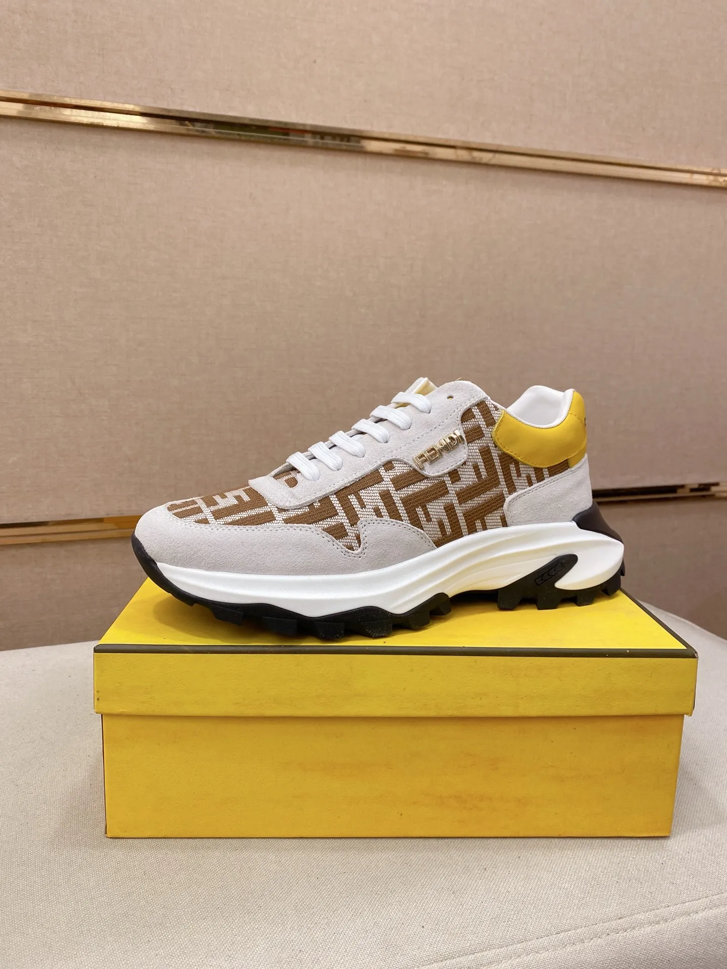 Men's shoes 💰 462💰 (fendi) New style 👊🏻 upper 🇮🇹 imported cowhide fabric 🇩🇪 lining imported sheepskin lining. The original outsole is molded to highlight the identity of every man, and the upper foot is elegant and stable🚶🏻🚶🏻The high-end custom counters reproduce the original version📯No matter the wind or rain, the shoe last remains unchanged and can withstand the verification of time🔍️,🔵 Size: 38-44